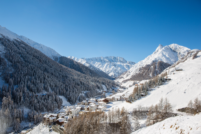 Winter Valley Hike (oua_25851616_image)