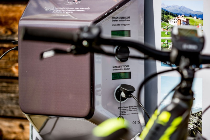 E-Bike Ladestation Valendas-Sagogn Bahnhof (oua_26618081_image)