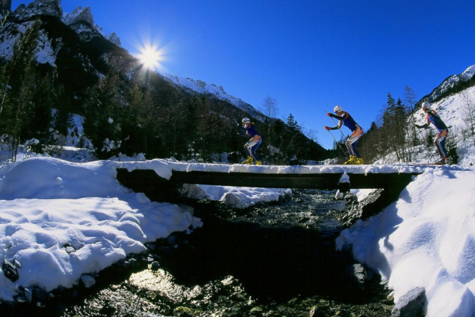 Cross-country skiers on the Vättis-Kunkels trail