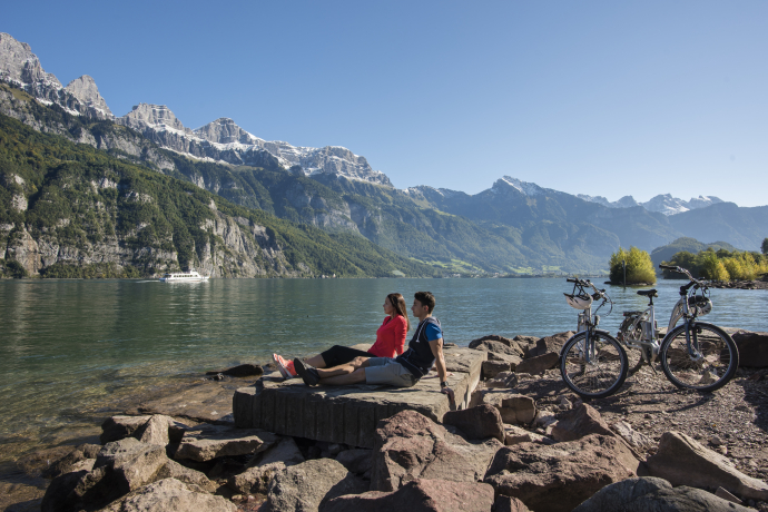 Einen Zwischenstopp einlegen und die Atmosphäre am Walensee geniessen.