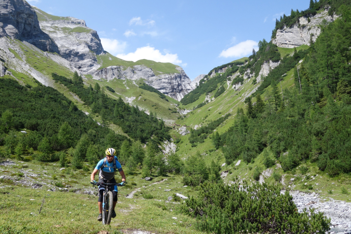 Ebene mit Blick zurück zum Lavoitobel