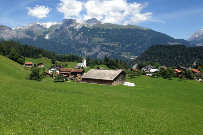 Versam am Rande der Rheinschlucht