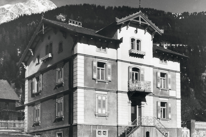 Haus Peterelli um 1900 – Das Wohnhaus der Segantinis in Savognin Haus Peterelli um 1900 – Das Wohnhaus der Segantinis in Savognin