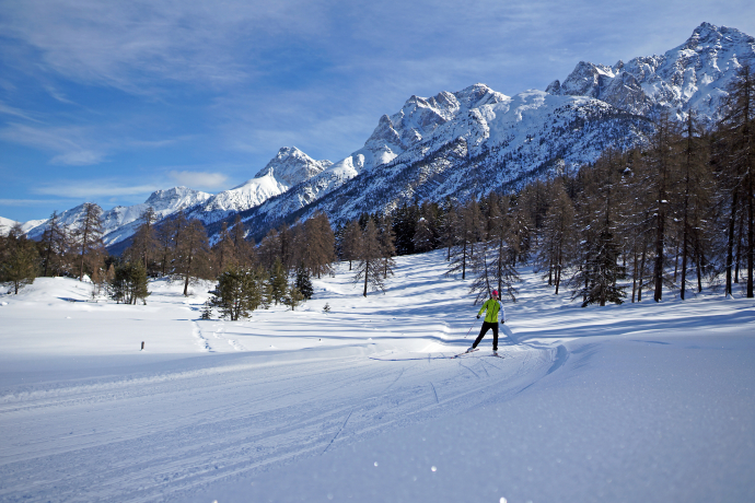 Cross-country skiing in breathtaking scenery at Lai Nair