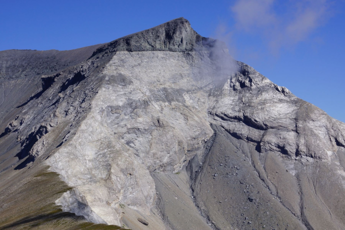 Blick auf die Glarner Hauptüberschiebung am Cassons Blick auf die Glarner Hauptüberschiebung am Cassons