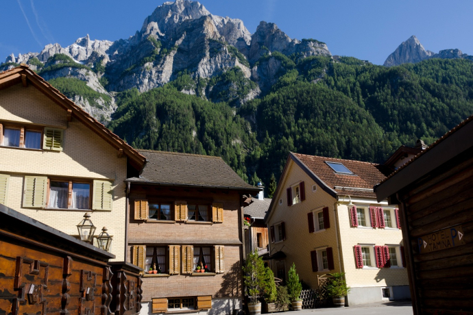 Village de Vättis avec Calanda en arrière-plan