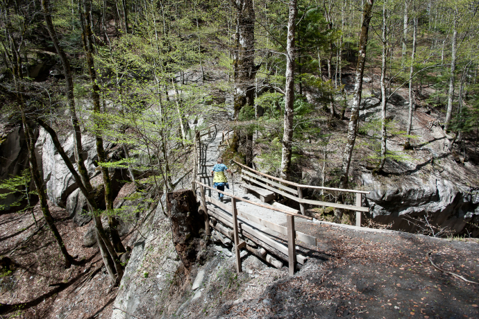 Natural bridge on the way to the Tamina Gorge
