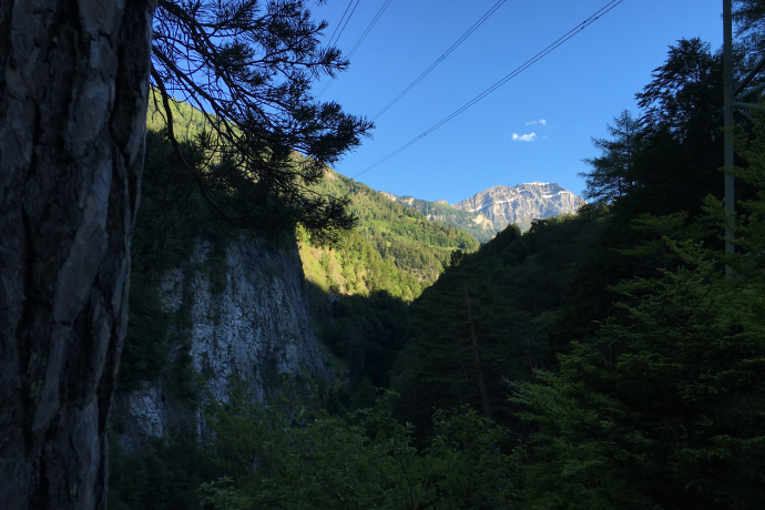 Spectacle de Calanda au-dessus des gorges de Tamina