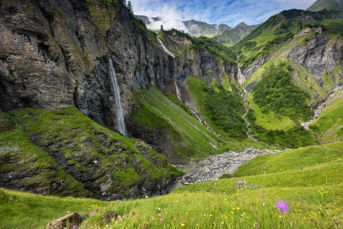 Roccia di flysch nell'arena delle cascate di Batöni