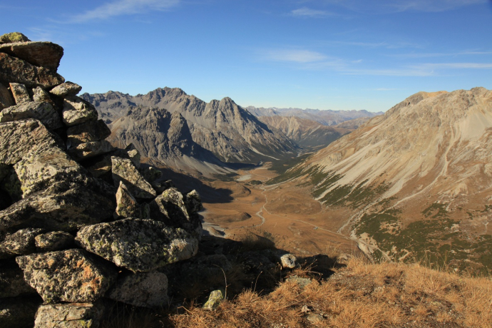 Blick vom Piz Praveder ins Val Mora