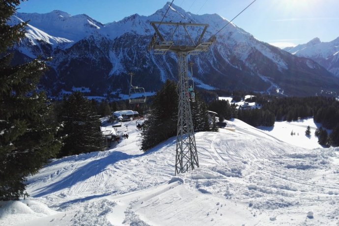 sotto la seggiovia Tgantieni