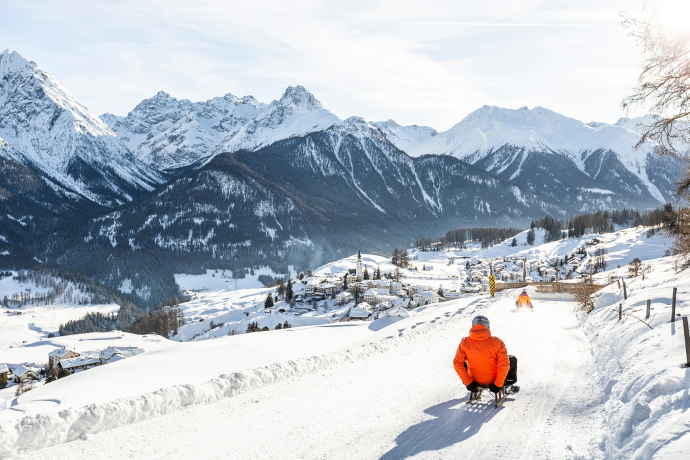 Mal rasant mal etwas gemütlicher geht es den Berg hinunter von Prui nach Ftan.