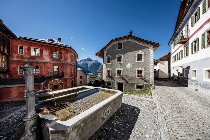 Village fountain Tschlin