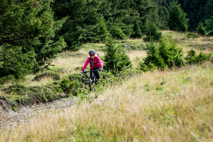E-Mountainbiketour Piz um Piz im Kreis herum Abfahrt Obersaxen