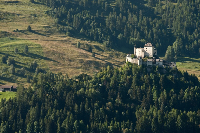 Schloss Tarasp - Café Schleppun Schloss Tarasp - Café Schleppun