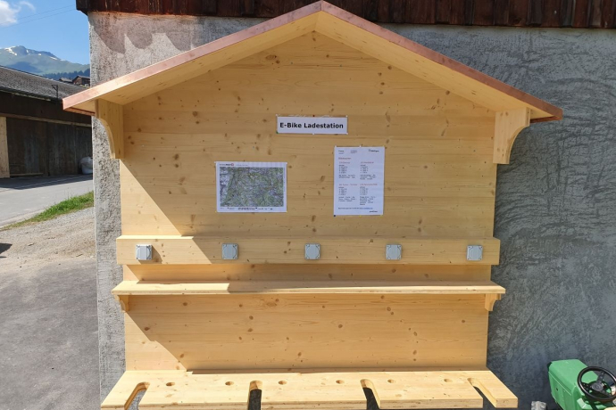 E-Bike Lademöglichkeit Furna Quadera Beizli (oua_40129479_image) E-Bike Lademöglichkeit Furna Quadera Beizli (oua_40129479_image)