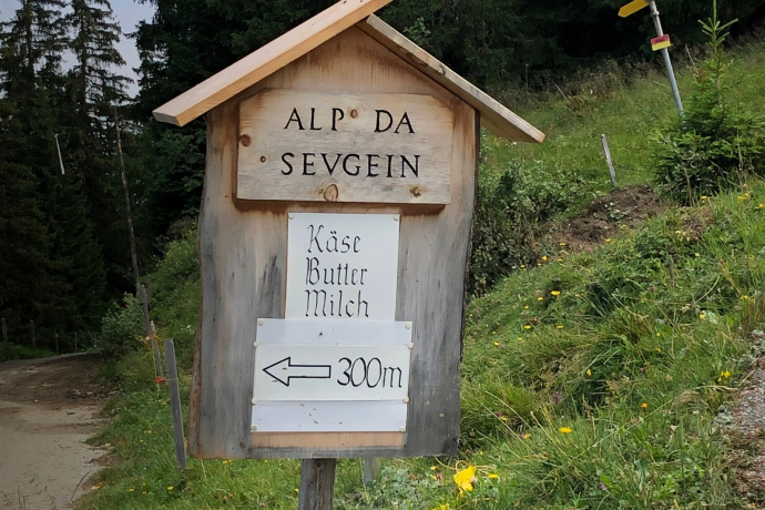 Abzweigung zur Alp da Sevgein bei Punkt 1786. Hier beginnt der trailige Teil der Strecke