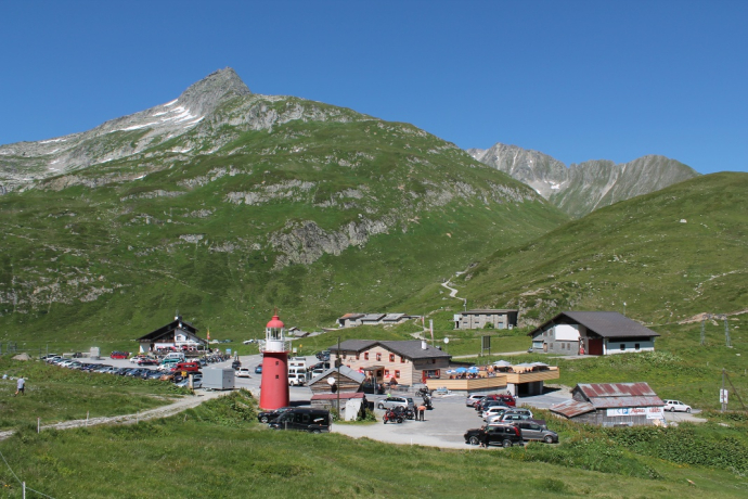 Passhöhe mit Leuchtturm Passhöhe mit Leuchtturm