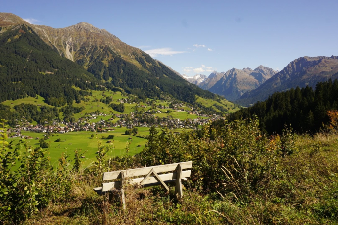 Bank mit Aussicht über Klosters