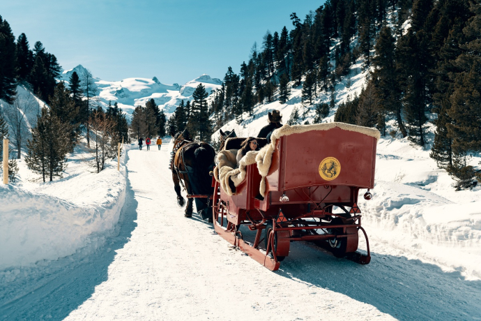 Carriage ride into Val Roseg