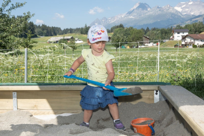 Spielplatz Schulhaus, Flond