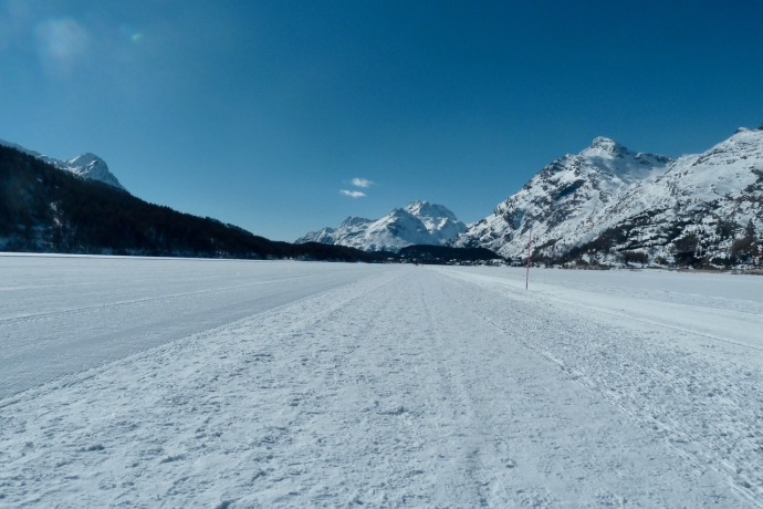 Bequeme und garantiert ebene Wege auf dem Silsersee