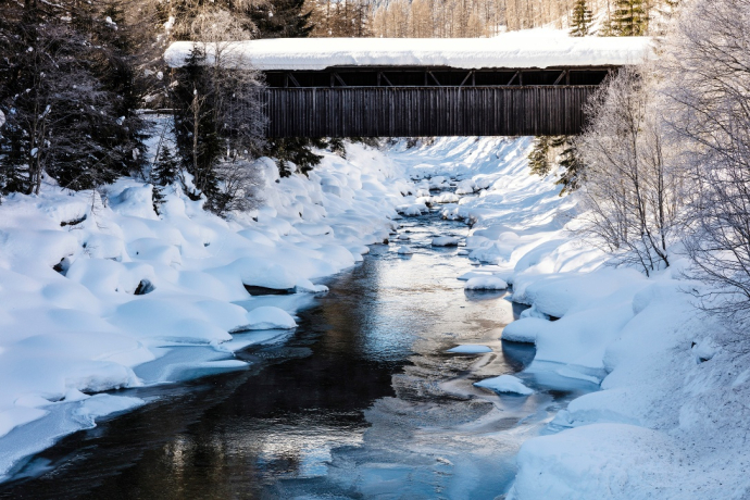 Crossing the Hinterrhein on the Talloipe Splügen