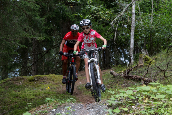 Biker im Wald von Pifal