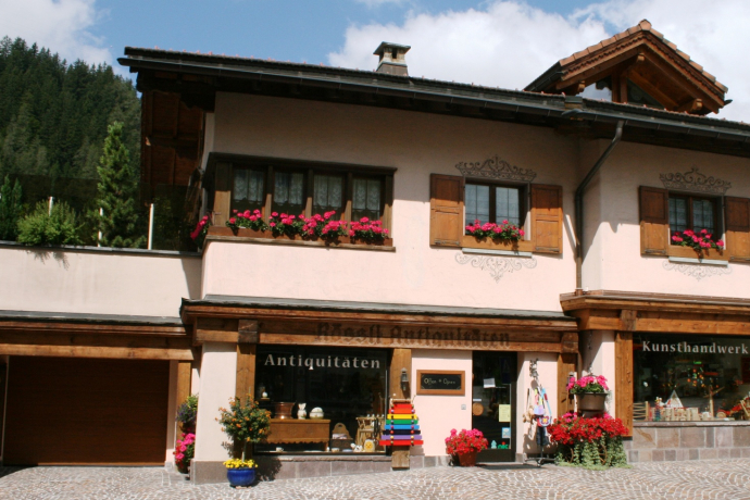 Rössli Antiquitäten und Holz-Spielwaren (oua_45097747_image)