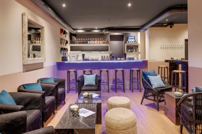 Just-One Bar (oua_45097920_image)