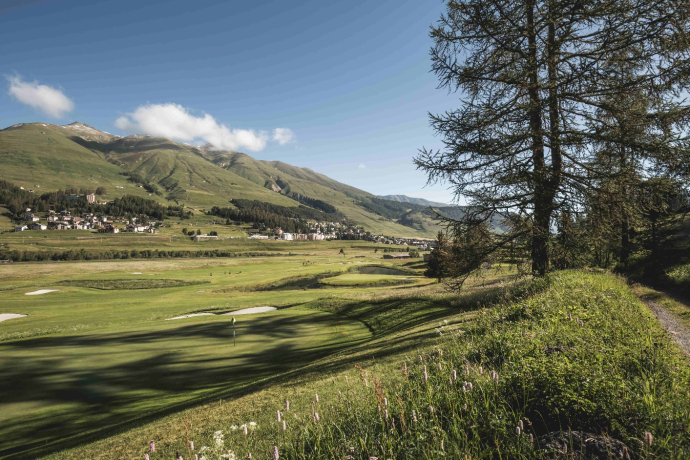 Vue sur le domaine skiable familial de Zuoz