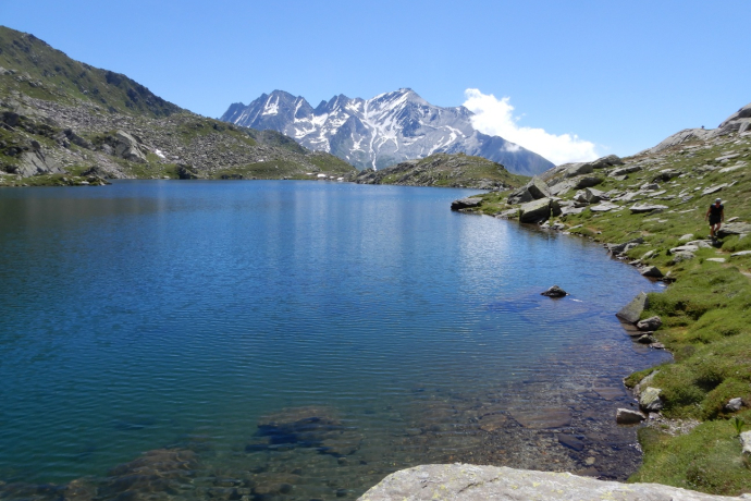 Der See ist wirklich ganz blau