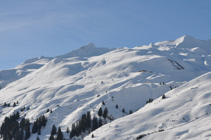Blick von den Berghäusern Richtung Chüenihorn