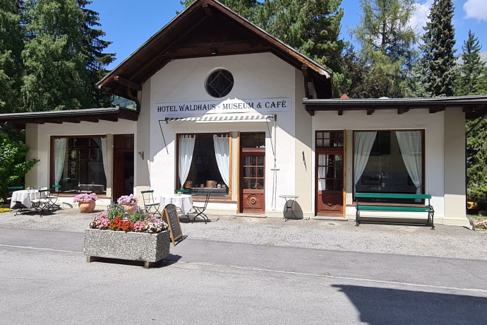 Hotel Waldhaus – Museum und Café Hotel Waldhaus – Museum und Café