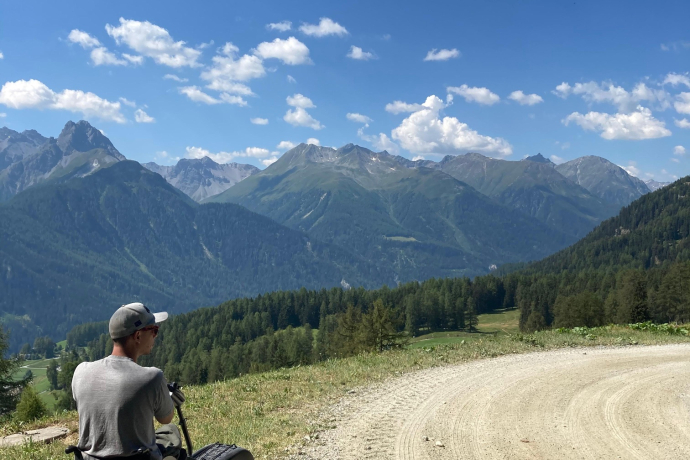Avec le Swisstrack sur le parcours de Motta Naluns à Ftan