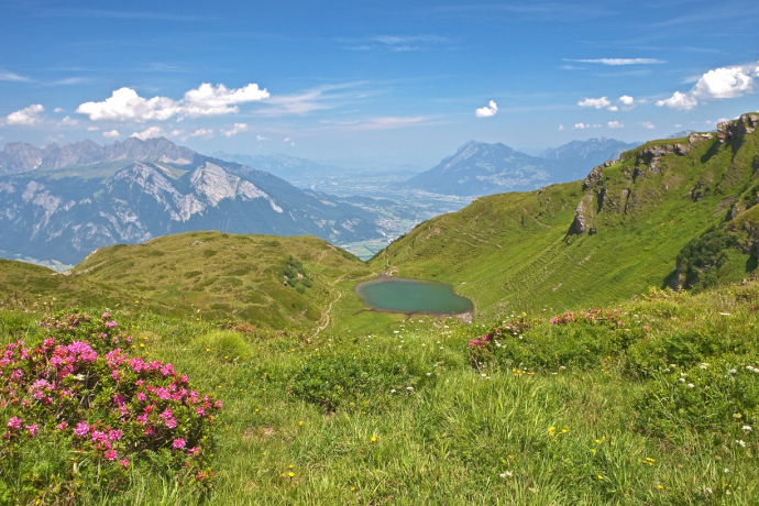 Viltersersee mit Ausblick über das Rheintal