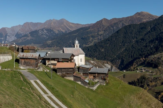 Weiler Sogn Andriu mit der gleichnamigen Kapelle Weiler Sogn Andriu mit der gleichnamigen Kapelle