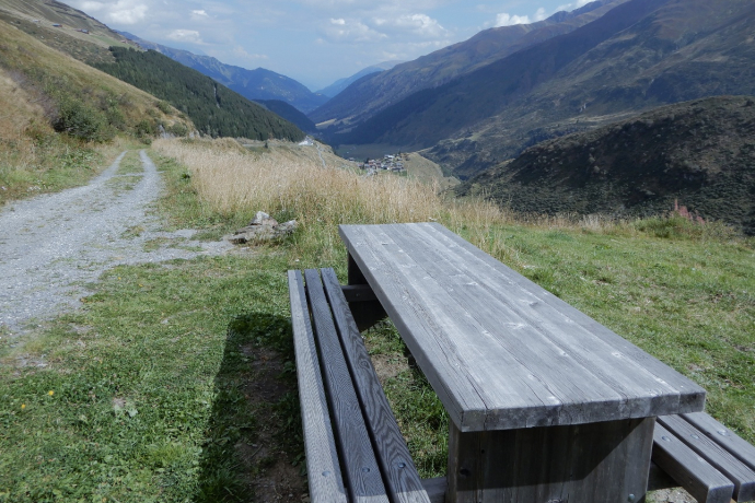 Aussicht ins Tal mit Tschamut Aussicht ins Tal mit Tschamut
