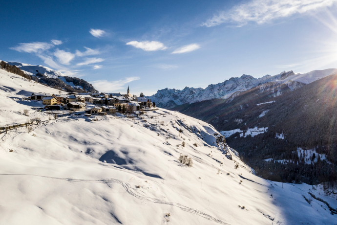 Vue sur Guarda et les montagnes environnantes Vue sur Guarda et les montagnes environnantes
