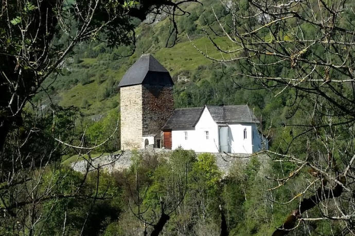 Kirche Sogn Luregn, Surcasti Kirche Sogn Luregn, Surcasti