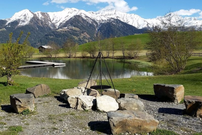 Feuerstelle beim Badesee Davos Munts Feuerstelle beim Badesee Davos Munts