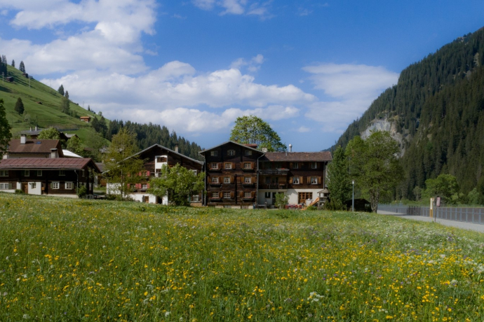 Lange Wanderung auf dem Alpenpässe-Weg von Duvin nach Safien Platz über Güner Lückli (oua_55225593_image) Lange Wanderung auf dem Alpenpässe-Weg von Duvin nach Safien Platz über Güner Lückli (oua_55225593_image)