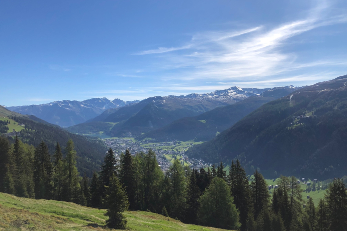 Alpentour Blick auf Landwassertal