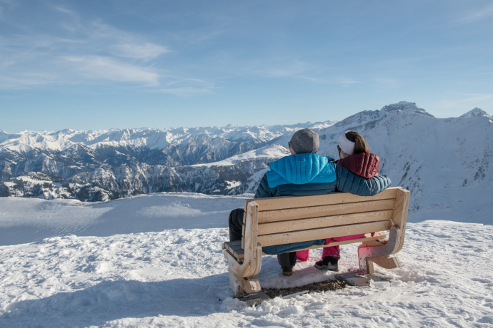 Bänkli auf Aussichtspunkt mit Aussicht