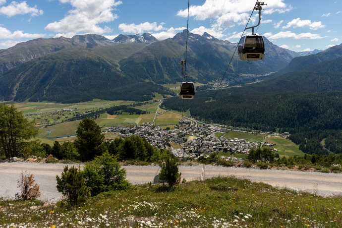 Blick runter auf Celerina