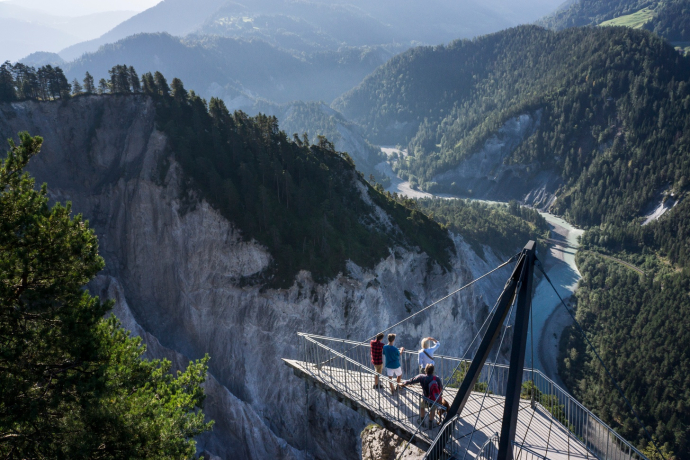 Bergfrühling: Sportzentrum - Valendas (oua_57881607_image)