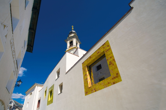 Mineralbad mit Dorfkirche