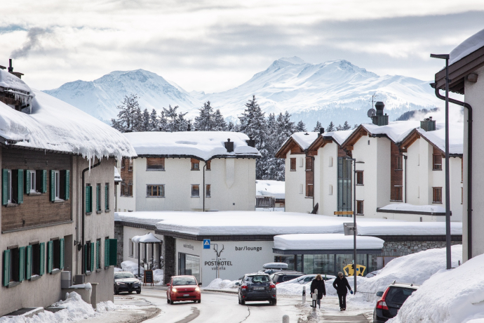 Piazza dell'ufficio postale di Valbella in inverno