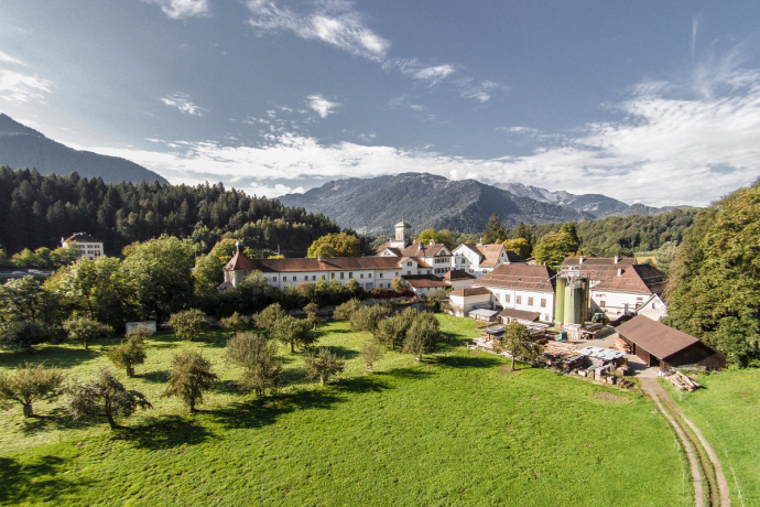 Viticulture de Tscharner · Château de Reichenau Viticulture de Tscharner · Château de Reichenau