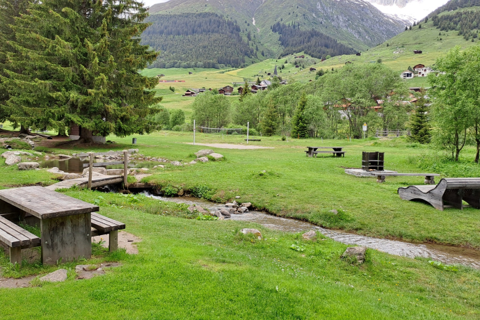 Feuerstelle und Picknickplatz Plaun da pors Feuerstelle und Picknickplatz Plaun da pors